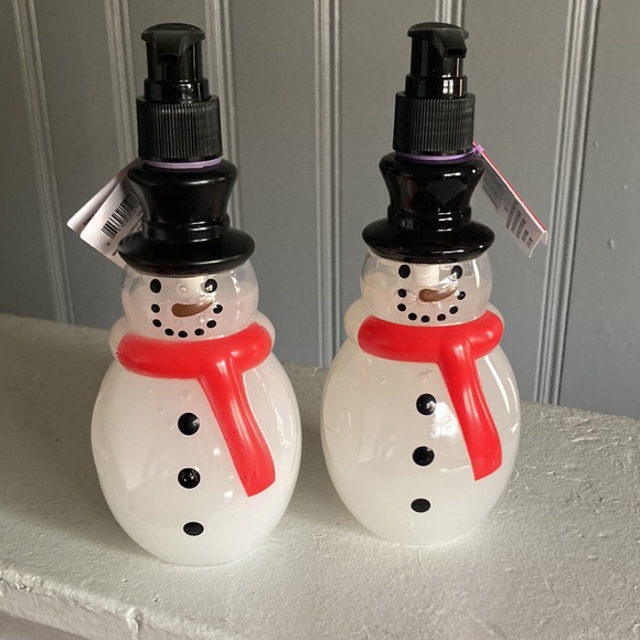 NWT Set of 2- Merry Berry Scented Holiday Snowman ⛄️ Hand Soap Dispensers 20.6oz - Picture 13 of 17